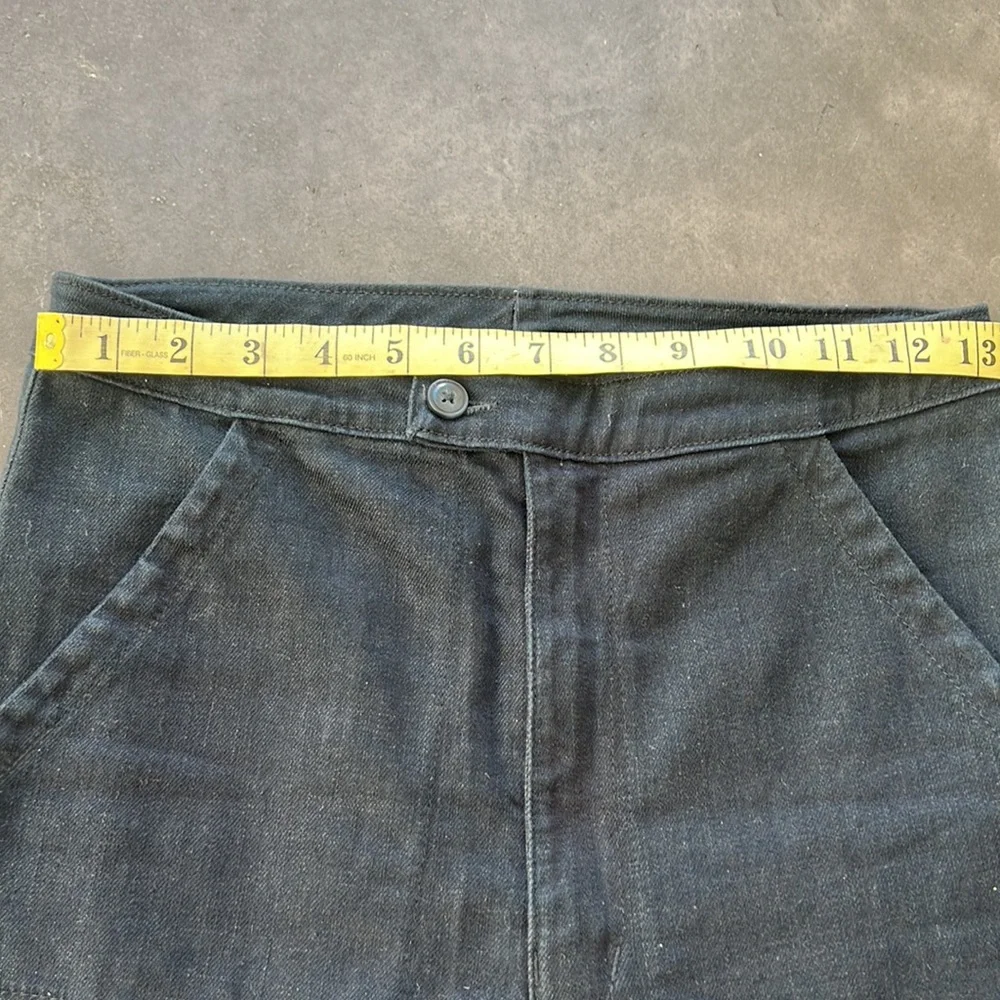 Dark soft denim. Straight leg, front pockets, no back pockets, no belt loops. - Picture 5 of 10
